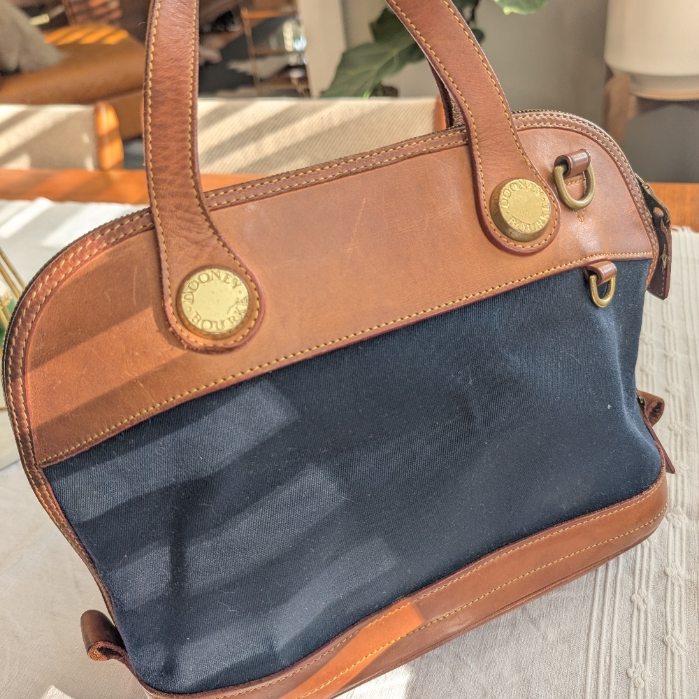 Vintage Dooney & Bourke No. B06640 Cabriolet Zip Satchel, Navy Canvas & Leather - Picture 4 of 15